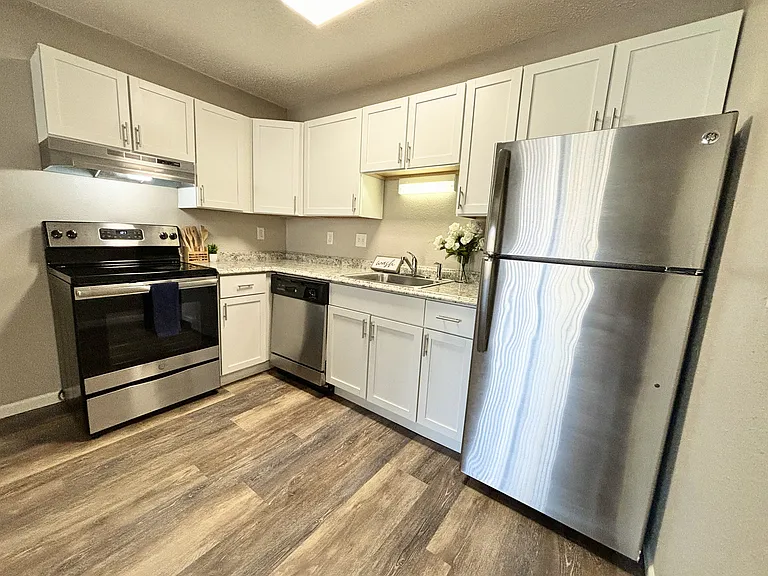 Town's Edge Apartments — Photo 45
