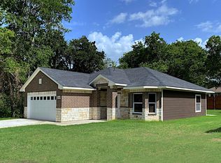 804 E 7th St, Bonham, TX 75418