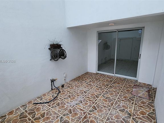 2nd image of 5060 Elmhurst Rd APT B