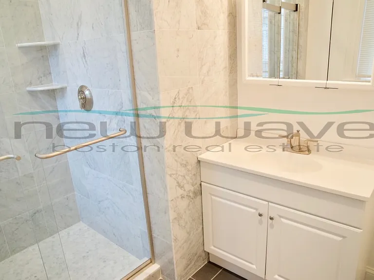 102 Queensberry St #18 — Photo 11