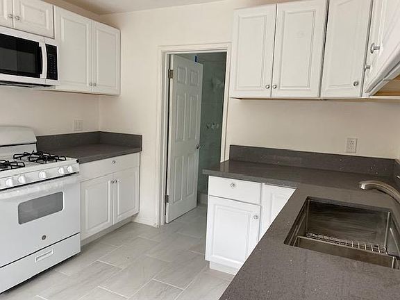 3rd image of 1617 W 11th Pl #1617