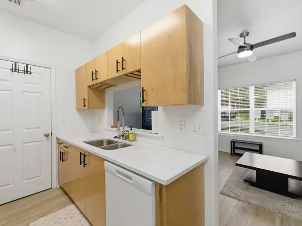 2403 Hartsfield Rd APT 607, Tallahassee, FL 32303