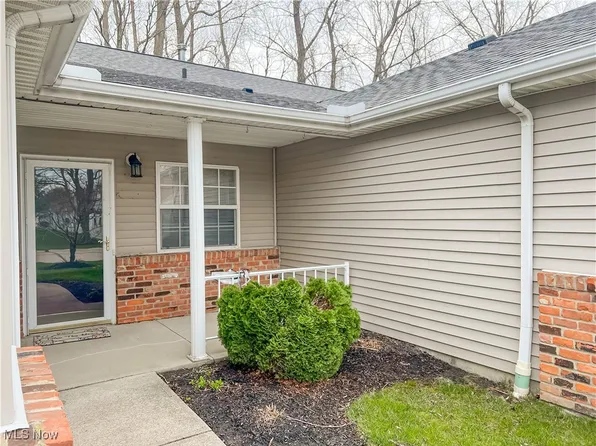 810 N Creek Dr, Painesville, OH 44077