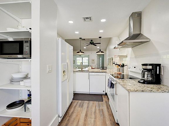 4th image of 2756 Carnation Ct