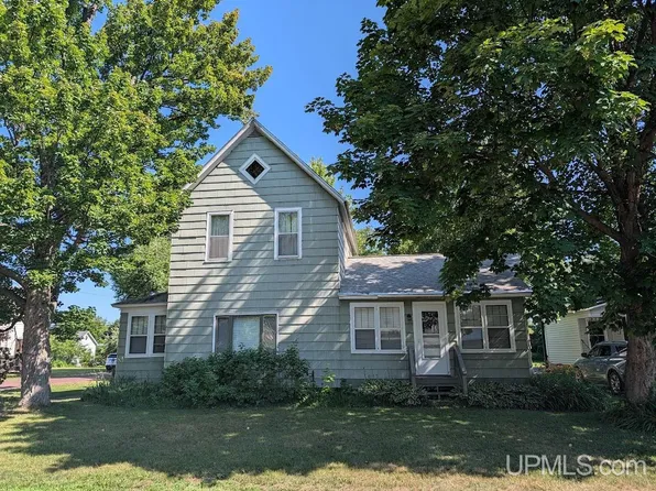 201 N 4th St, Ontonagon, MI 49953