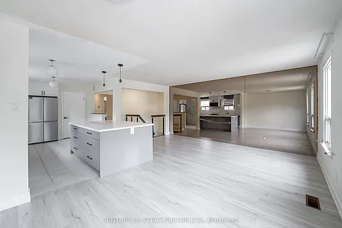 57 Lillooet Cres #UPPER Photo 1