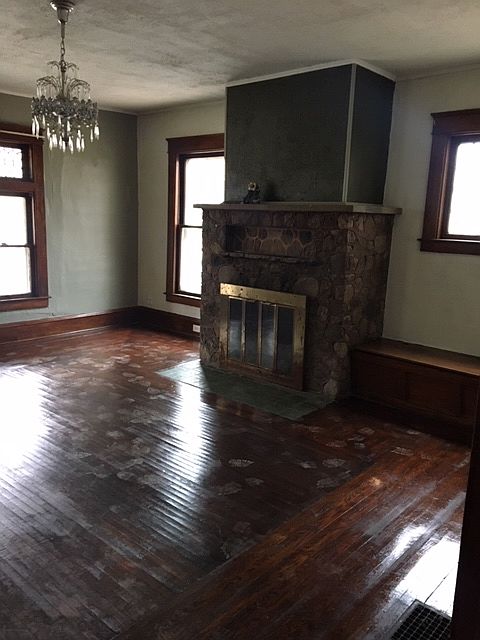 1st image of 550 Baldwin St