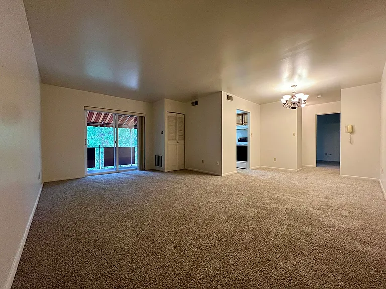 360 Maryland Ave — Photo 52