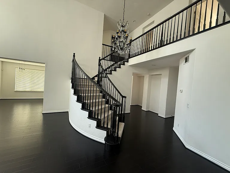 Neptune Ct — Photo 2