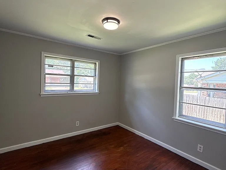 306 Poplar St — Photo 7