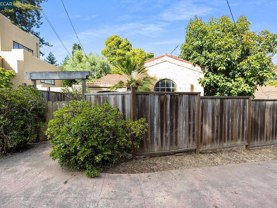 1st image of 11 Edgecroft Rd