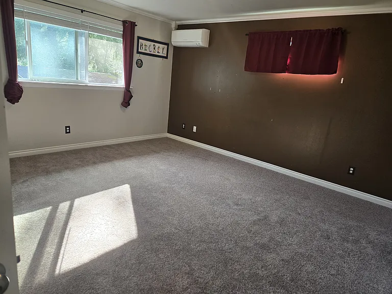 127 Ida St W — Photo 9