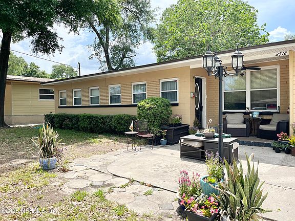 3rd image of 2518 COLUMBINE Drive N