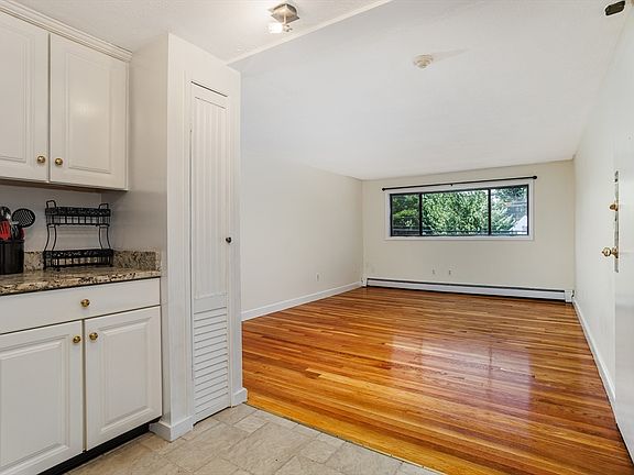 3rd image of 108 E Main St APT 10