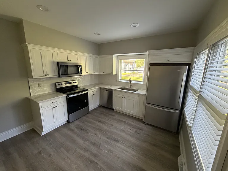35 Ohio Ave #B — Photo 9