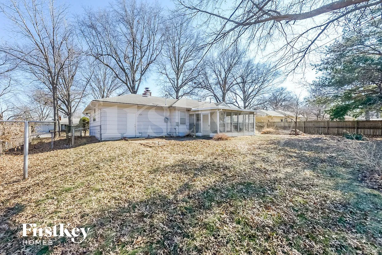 4 bed, 2.0 bath, 1280 sqft, $2,080 — Photo 2