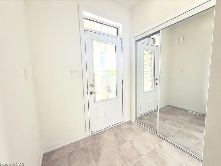 299 Starlight Ave — Photo 3