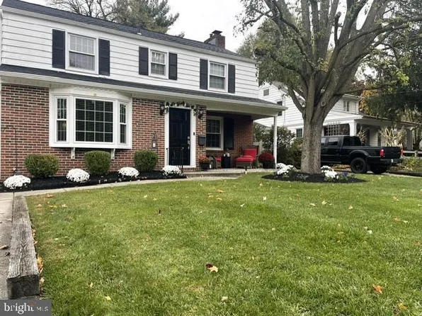 321 N Stanwick Rd, Moorestown, NJ 08057