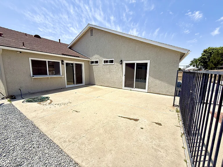 2382 Carlsbad Cir — Photo 25
