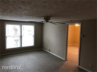408 Lindsay Ct - 1 - living room
