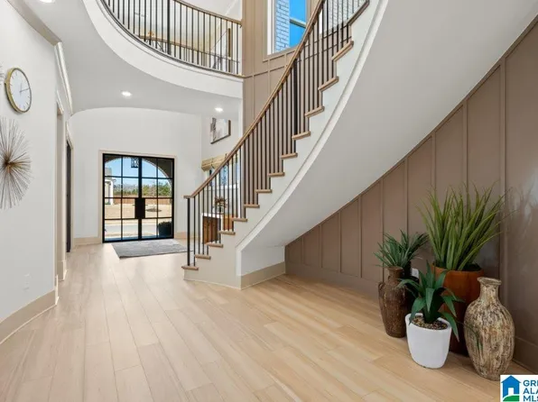 1963 Warmington Rd, Birmingham, AL 35244