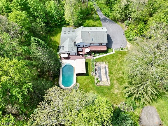 3rd image of 202 Millbrook Rd