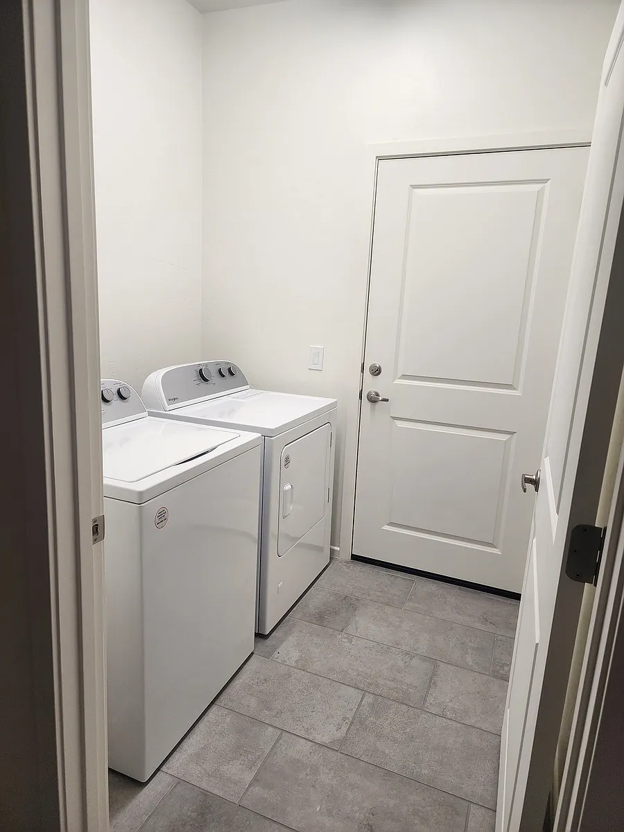 Building Photo - 433 S Meadowood Ln