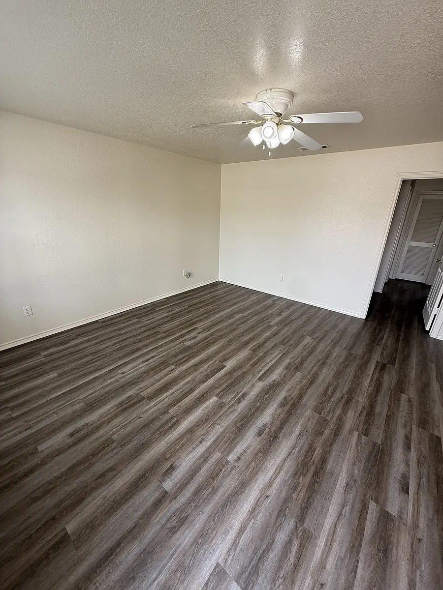 Building Photo - 2812 Leroy Cir #A