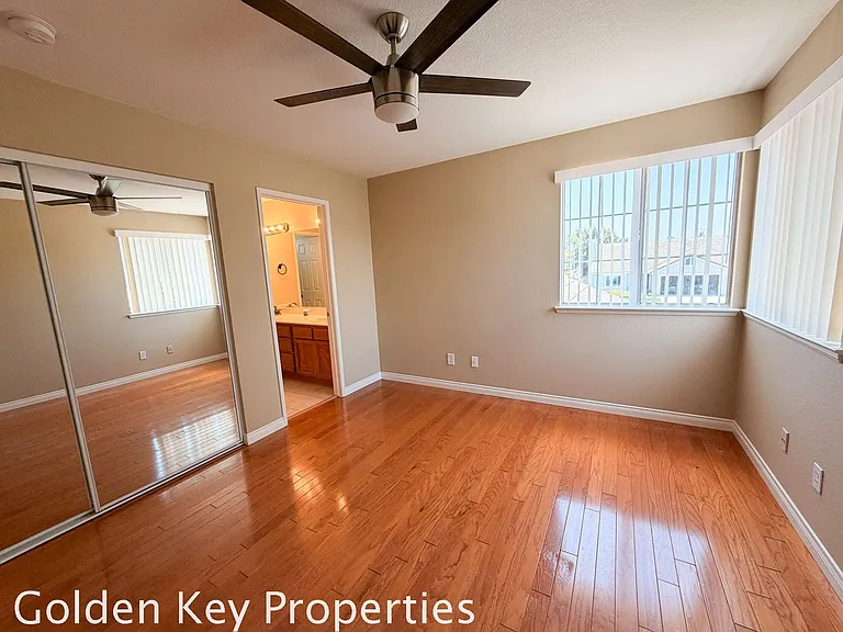 533 Edgewater Ave — Photo 25