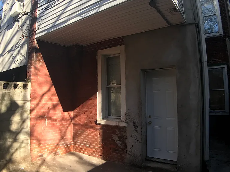 1752-n-dover-st-10