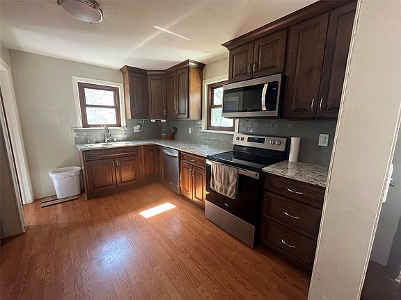 5th image of 314 Roughton St