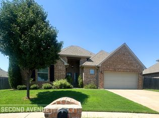 1129 Samantha Ln, Moore, OK 73160