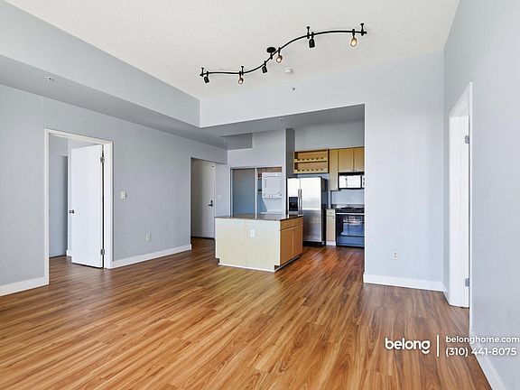 4th image of 488 E Ocean Blvd Unit 910