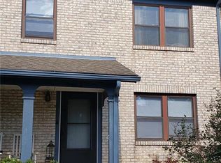2408 Hidden Meadow Ln, Ballwin, MO