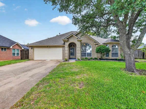 6740 Old Mill Ct, North Richland Hills, TX 76182