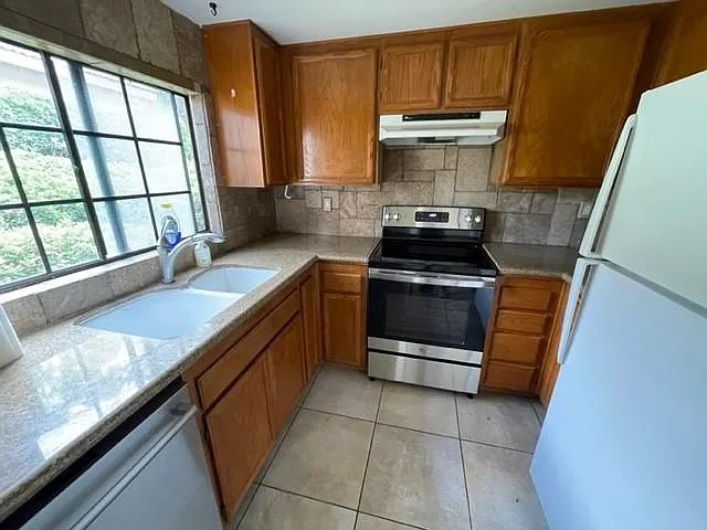 2810 Seaside Way — Photo 2