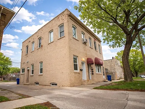 1558 Ontario St Photo 1