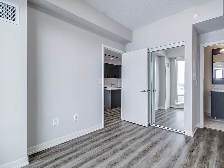 2550 Eglinton Ave W — Photo 33