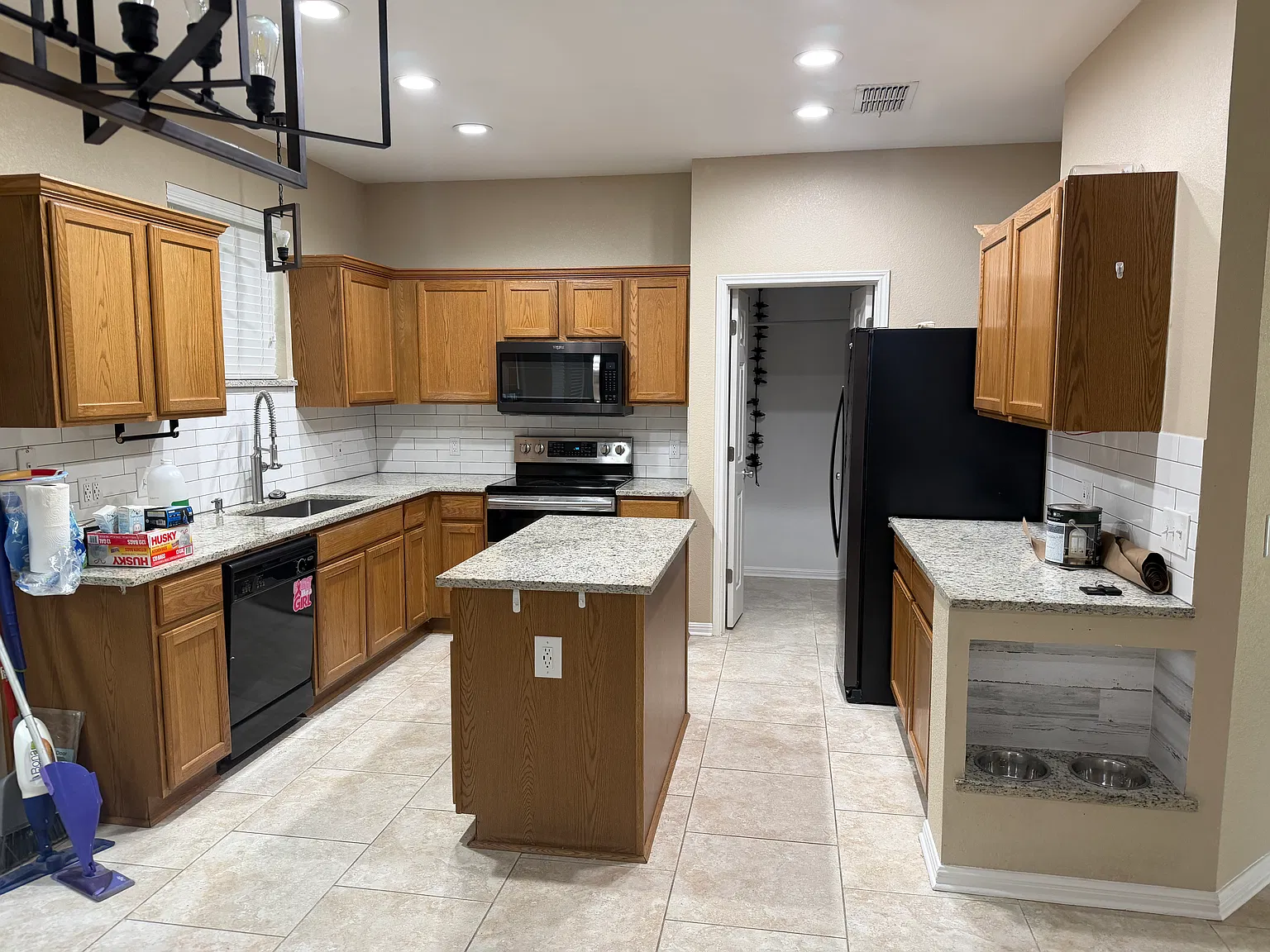 4 bed, 2.5 bath, 2350 sqft, $2,400 — Photo 3
