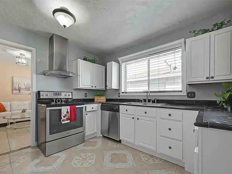 10431 Odessa Dr — Photo 17