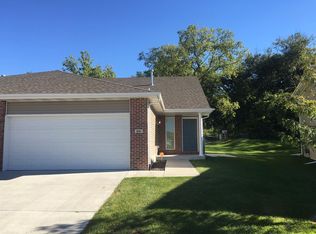 661 Carlton Dr, Lincoln, NE 68512