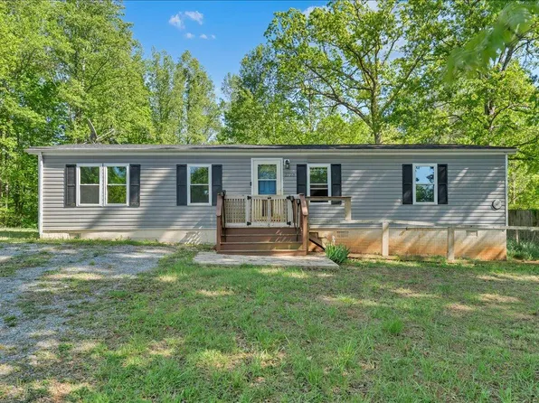 2728 Lipscomb Rd, Moneta, VA 24121