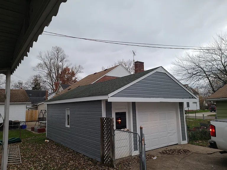 431 W Minster — Photo 2