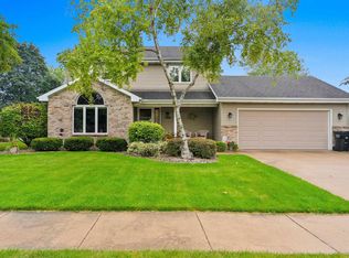 1009 E Northwood Dr, Appleton, WI 54911