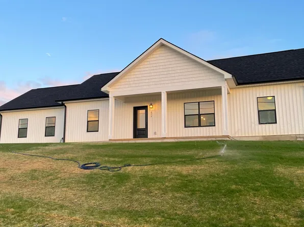 679 Privet Dr, Dandridge, TN 37725