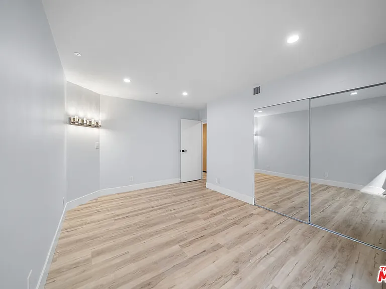 727 S Ardmore Ave #108 — Photo 17