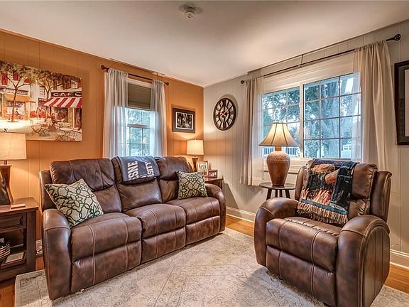 4th image of 102 Terrace Dr