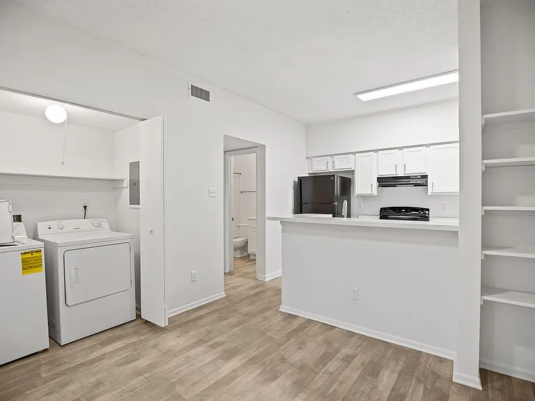 Oak City Apartments — Photo 14
