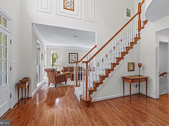 3rd image of 7148 Collingwood Ct