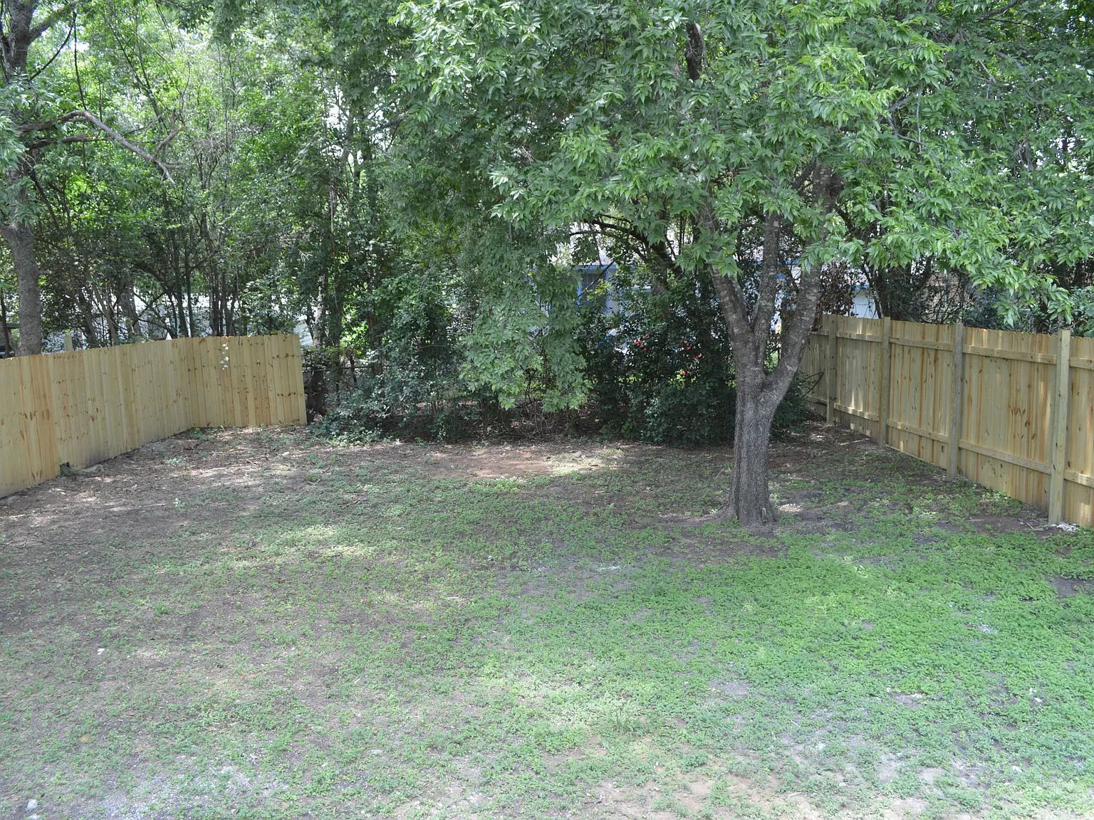 2212 Greenwood Ave — Photo 4